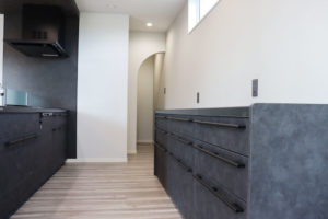 キッチンの横にはパントリー